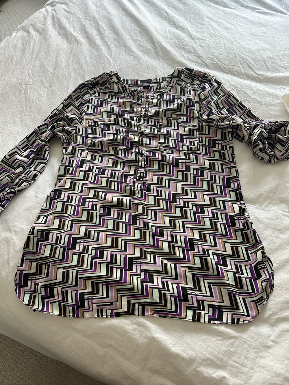 Ann Taylor Geometric Tunic Top in Purple, Black, Cream, size 12 - Picture 7 of 13